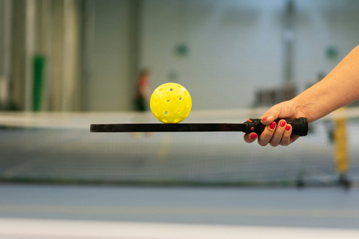 Vilka pickleballbollar ska man välja? Komplett köpguide