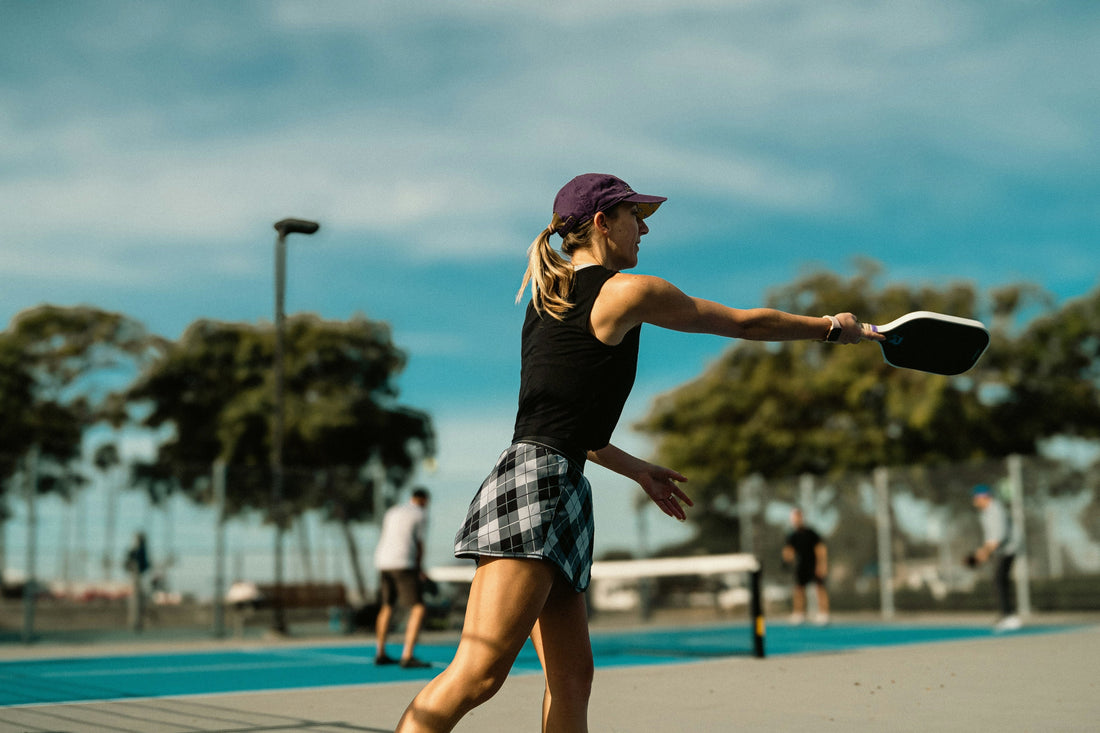 Pickleballkläder & outfit – så klär du dig för pickleball 2026