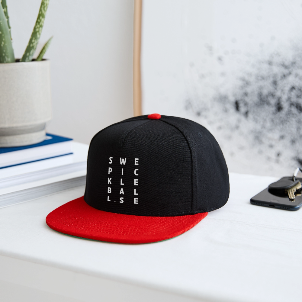 Snapbackkeps - svart/röd
